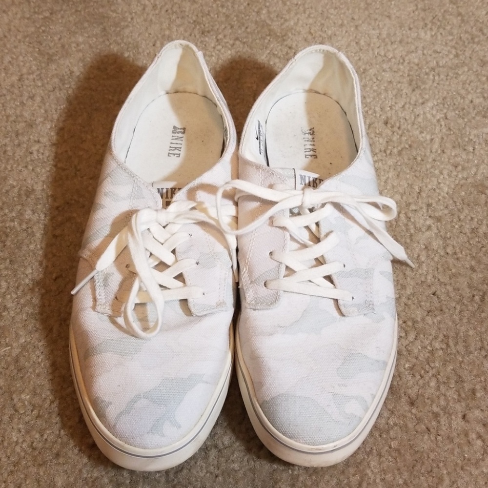 Nike canvas shoes